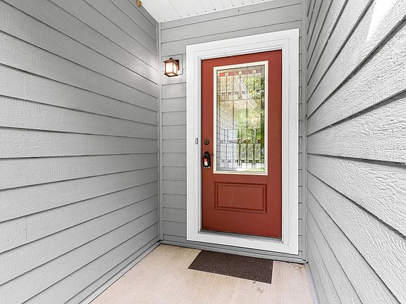 3rd image of 13377 Lakeview Ct