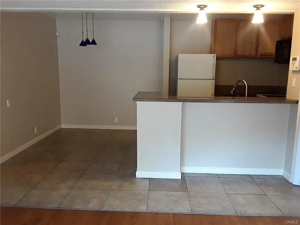 2 bed, 904 sqft, $1,800 — Photo 2
