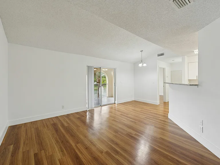 Pepper Cove Apartments — Photo 8