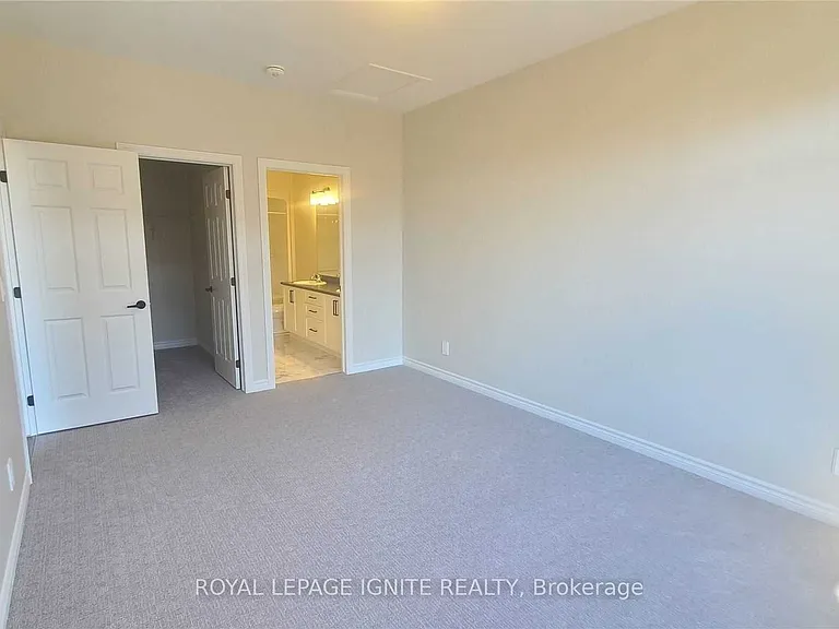 98 Athabaska Dr — Photo 12