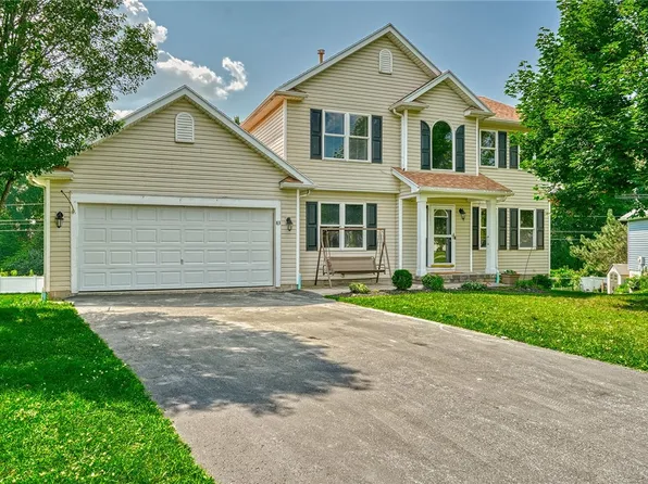 83 Derrick Dr, West Henrietta, NY 14586