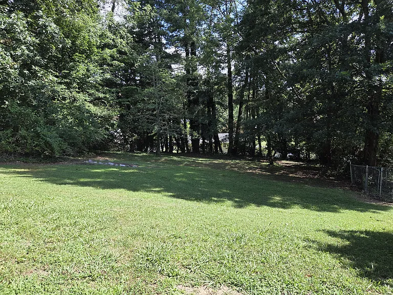360 Jefferson Dr — Photo 10