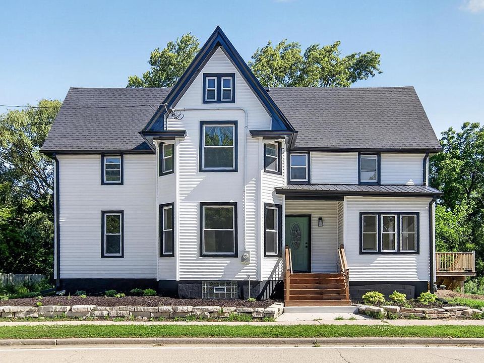 1st image of 1836 W Mequon ROAD