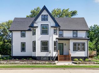1836 W Mequon Rd, Mequon, WI 53092
