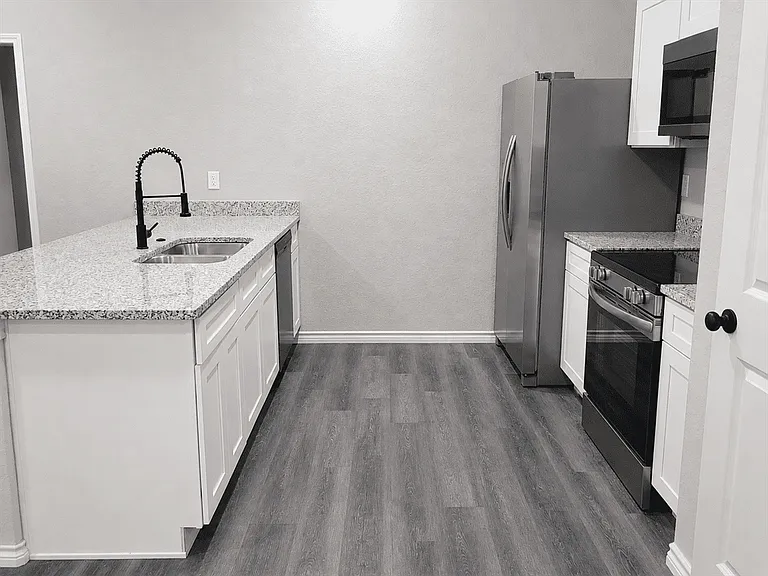 7602 Windsor Oaks #1 — Photo 2