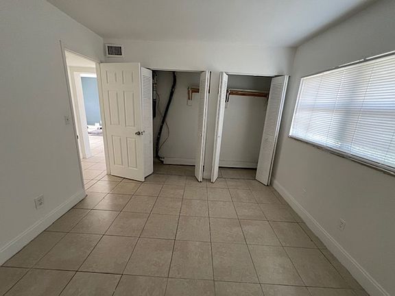 5th image of 806 9th St APT 53