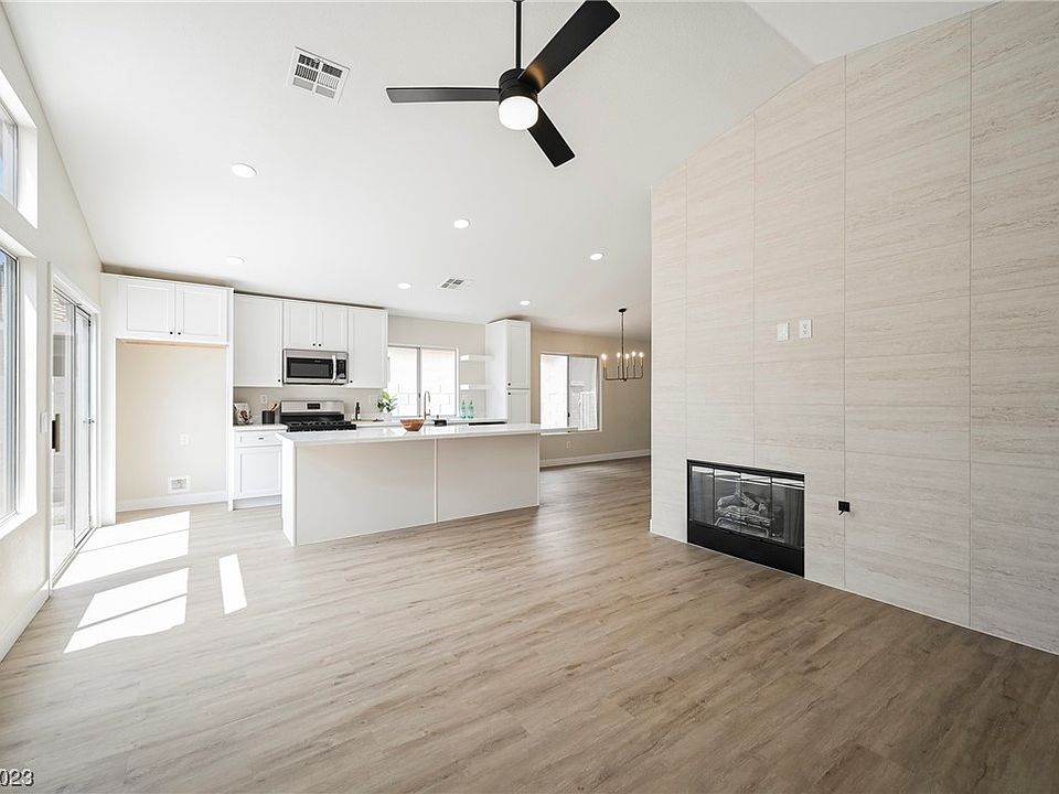 1st image of 2455 Avenida Cataluna