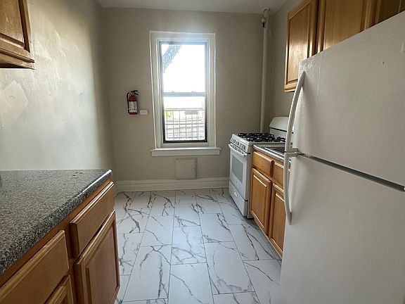 4th image of 160 Ellis Ave #405D