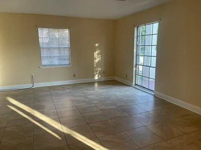 5801 Albany Ct — Photo 3