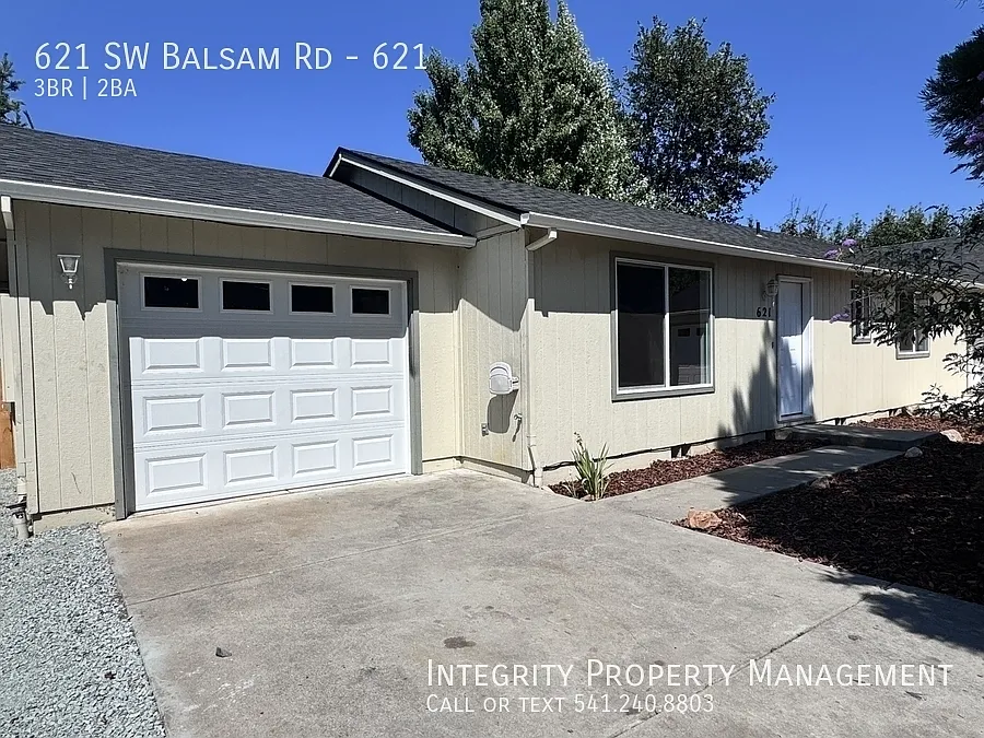 3 bed, 1008 sqft, $1,825 — Photo 2