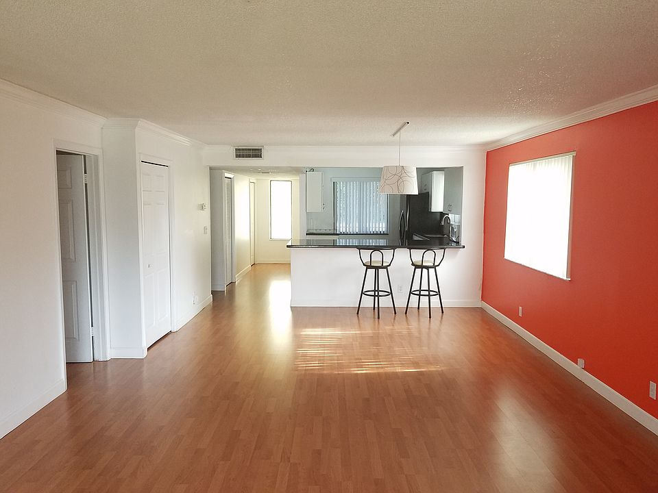 Living room/Dinning/kitchen