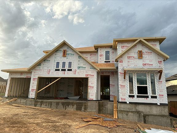 2nd image of 129 Amber Oak Ln