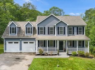 11 Stoddards Vw, Gales Ferry, CT 06335