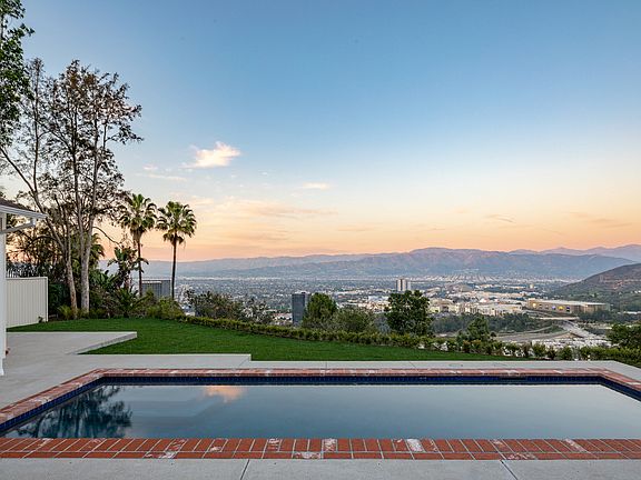 2nd image of 7601 Mulholland Dr