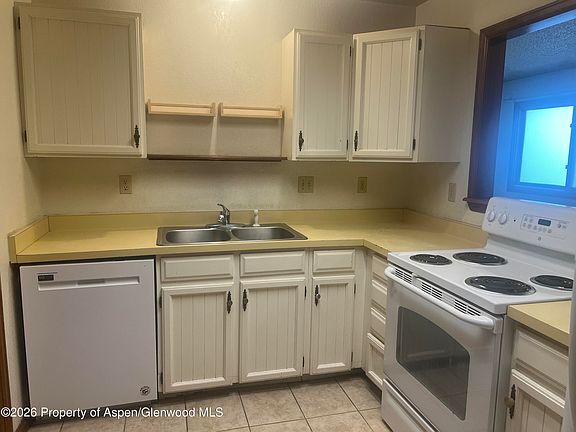 4th image of 610 Elm Ct