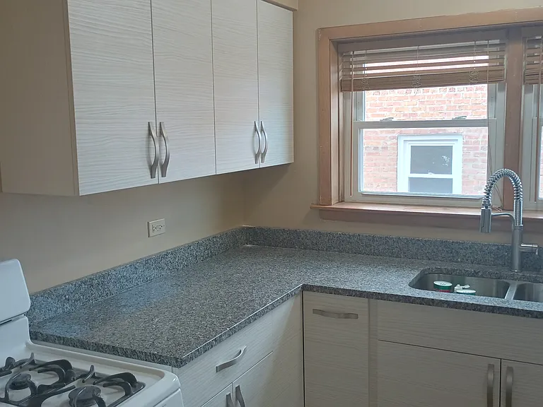 4950 Greenwood St — Photo 5