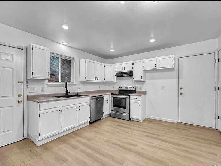 4240 S Ireland St — Photo 11