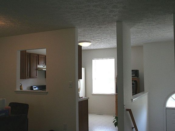 Open kitchen, all appliances convey