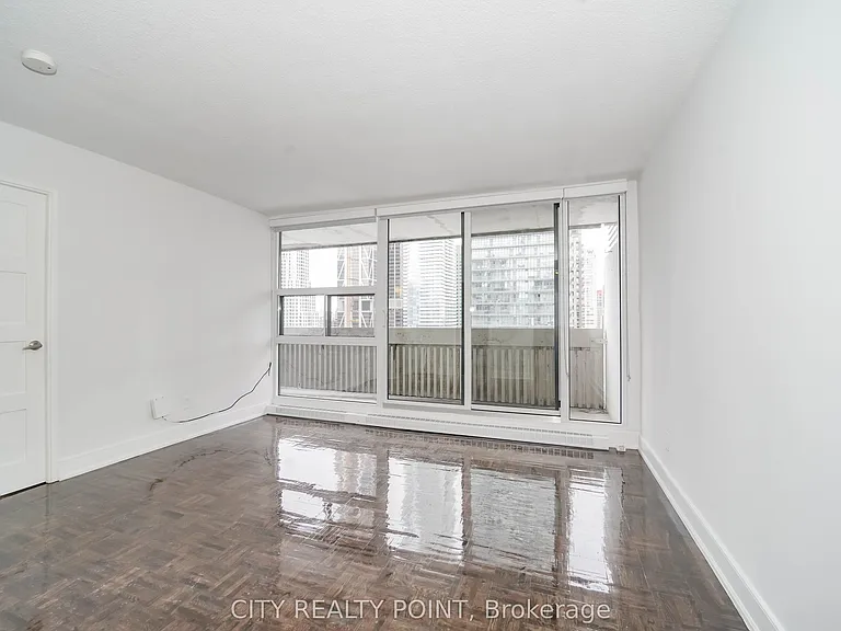 33 Isabella St #1012 — Photo 6
