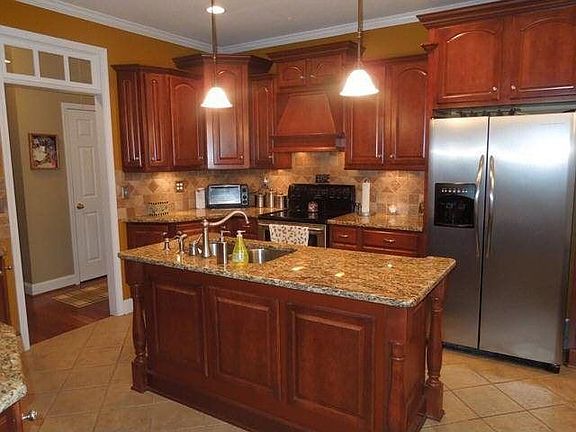 4th image of 3601 Acorn Ct NE