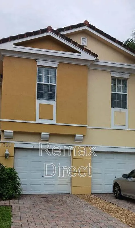 3 bed, 2.0 bath, $2,475 — Photo 1