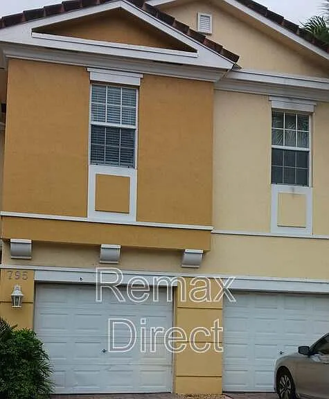 795 Pipers Cay Dr — Photo 1