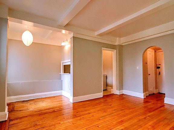 2nd image of 11 Waverly Pl APT 8D