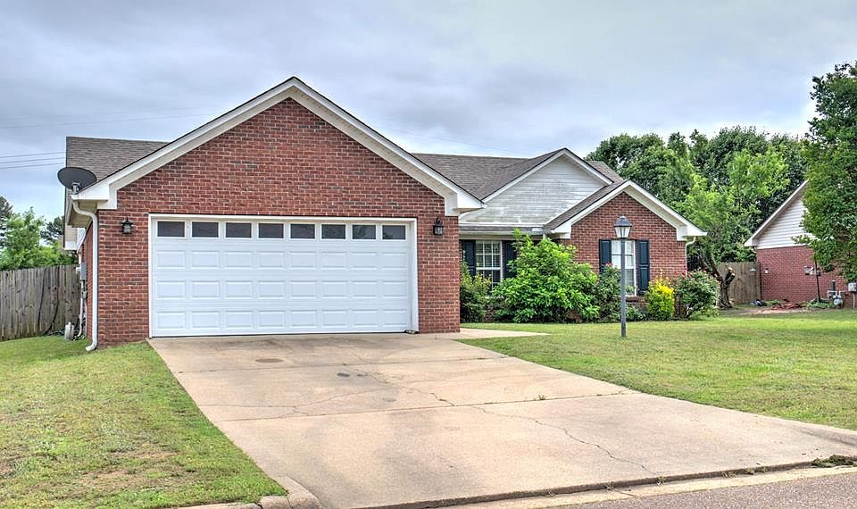 1st image of 204 Eagles Nest Ln