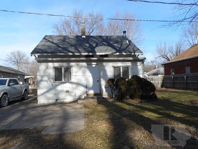 1st image of 702 E Nuckols St