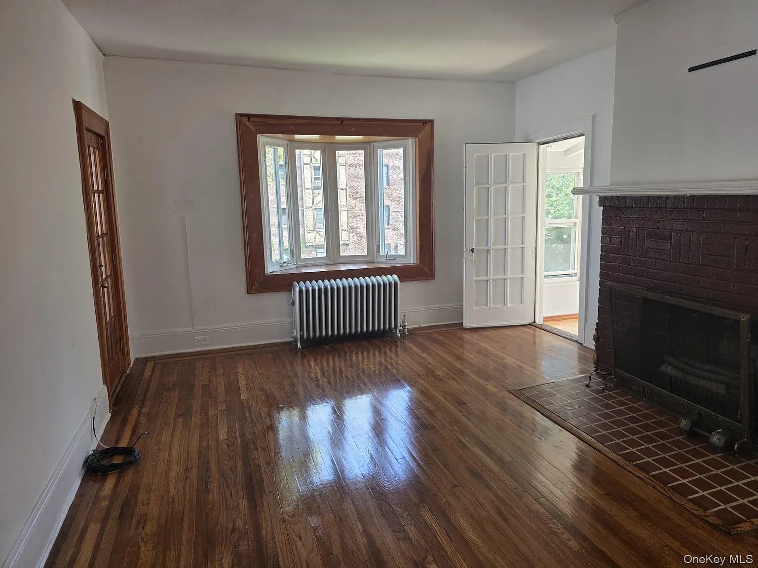 3 bed, 1.0 bath, 1100 sqft, $3,300 — Photo 4