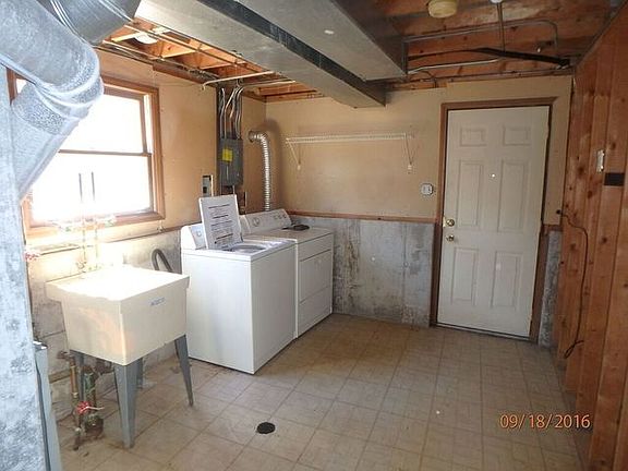 4th image of 15942 Lorel Ave