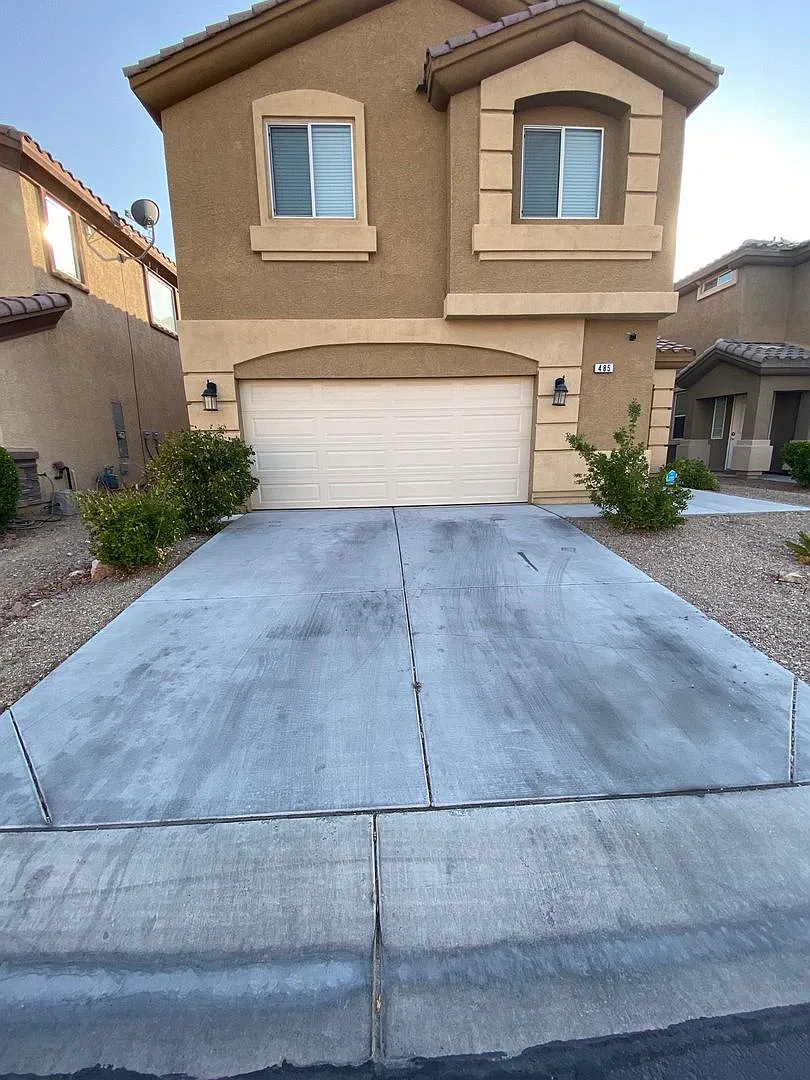 Beautiful Two Story House Located In Guard Gated Rhodes Ranch With 3 Bed 2.5 Bath Spacious Living... — Photo 1