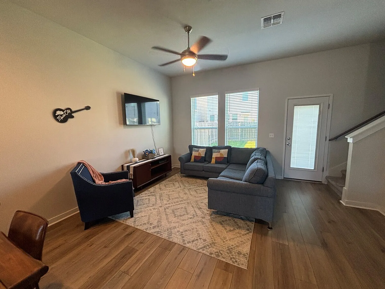 3 bed, 2.5 bath, $4,387 — Photo 2