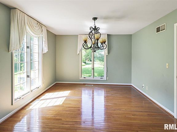5th image of 749 W Brookforest Dr