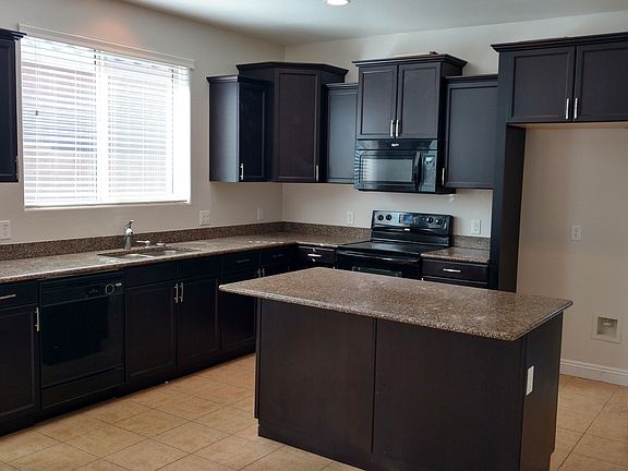 3rd image of 1675 W Loemann Dr