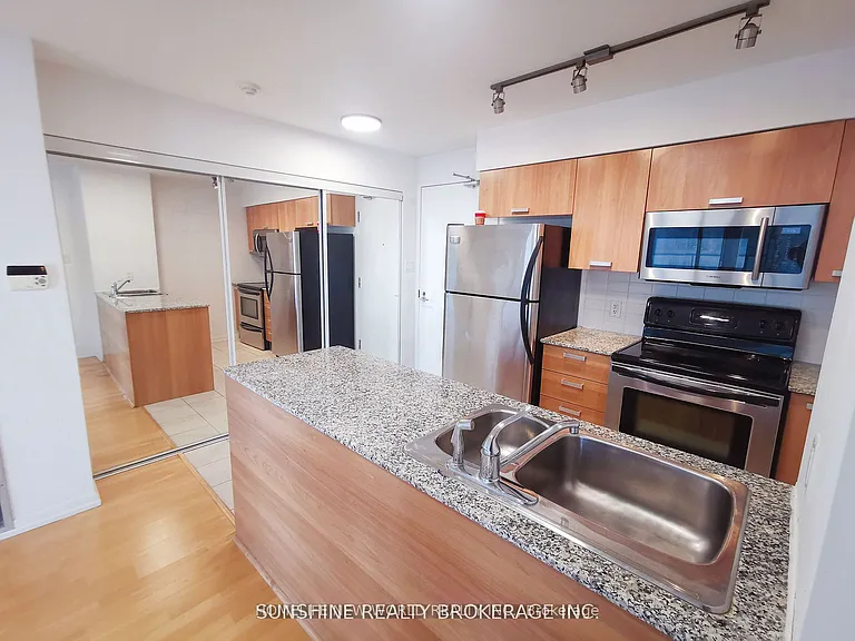 37 Grosvenor St #3308 — Photo 10
