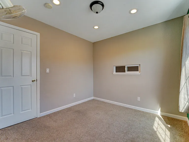 4608 Rochelle Dr — Photo 24