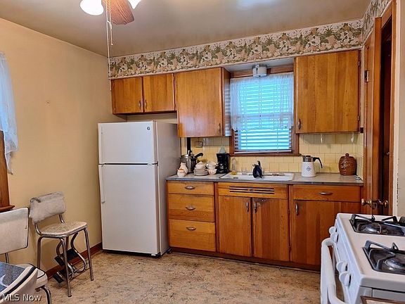 4th image of 3253 W 130th St