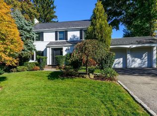 126 Mill Spring Rd, Manhasset, NY 11030