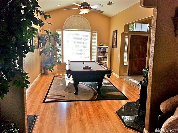 5th image of 217 Gainsborough Ct