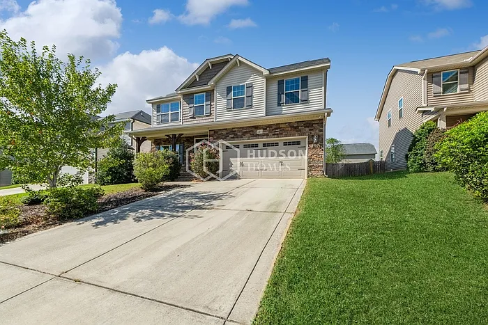 4 bed, 2.5 bath, 2307 sqft, $2,340 — Photo 3