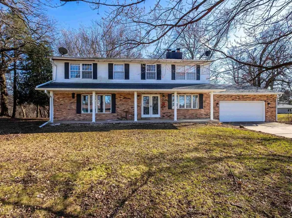 8 Timberlane Dr, Geneseo, IL 61254