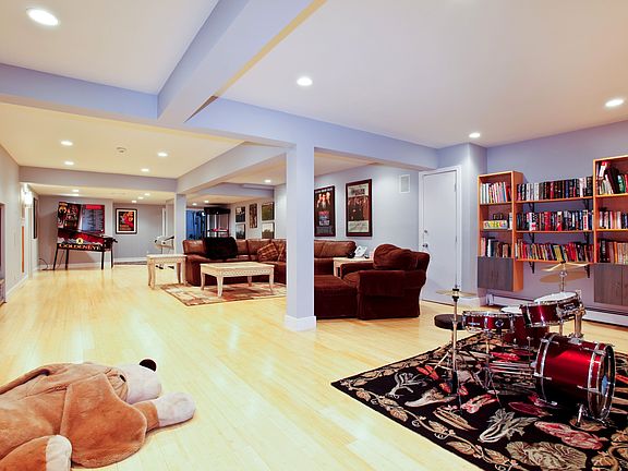 2nd image of 4 Brookfield Ln