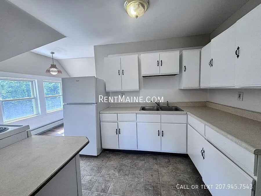 3 bed, $1,400 — Photo 2