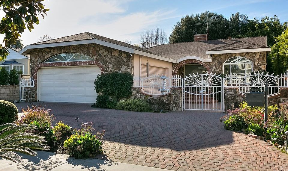 1st image of 4253 Farmdale Ave