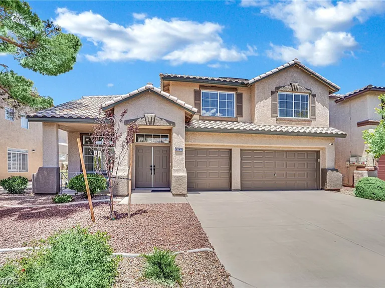 2560 Sundew Ave — Photo 2