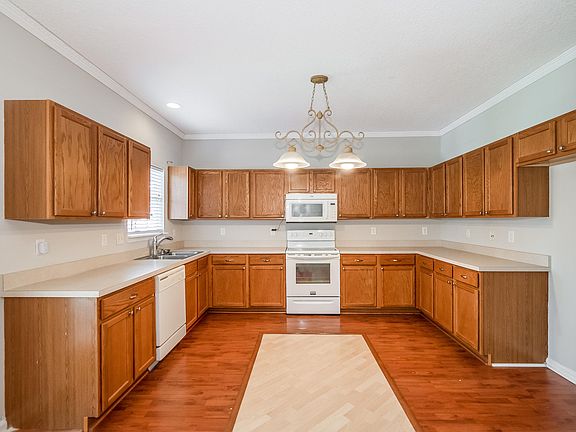 3rd image of 14460 Woodfield Cir N