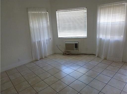 2nd image of 1101 Beach Dr NE APT 5