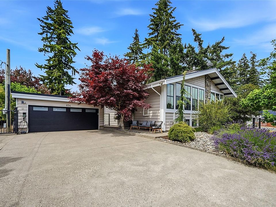 1st image of 654 Hawthorne Rise