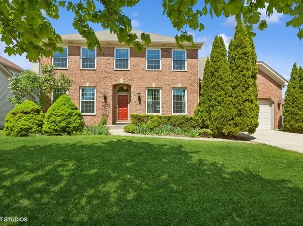 387 Essex Dr, Oswego, IL 60543